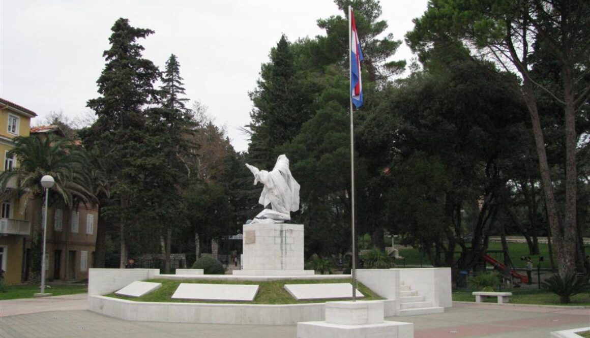 Spomenik 17.11.2012. Large